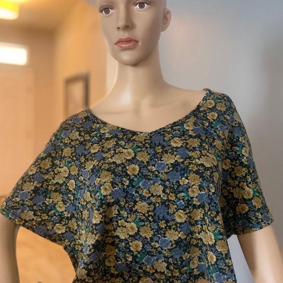 Top/Blouse - Picture 4 of 4